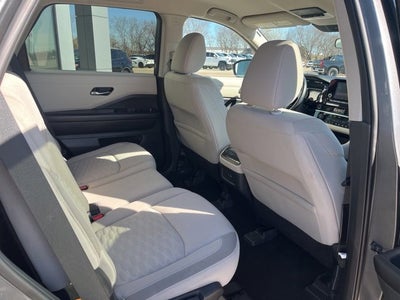 2022 Nissan Pathfinder SV