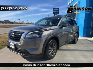 2022 Nissan Pathfinder SV